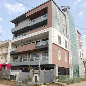 Vaabi Saabi Hotel